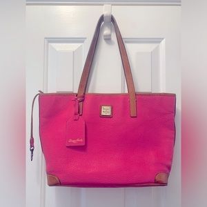 👛 Lightly used with minimal wear 👛  Happy Shopping 🛍️